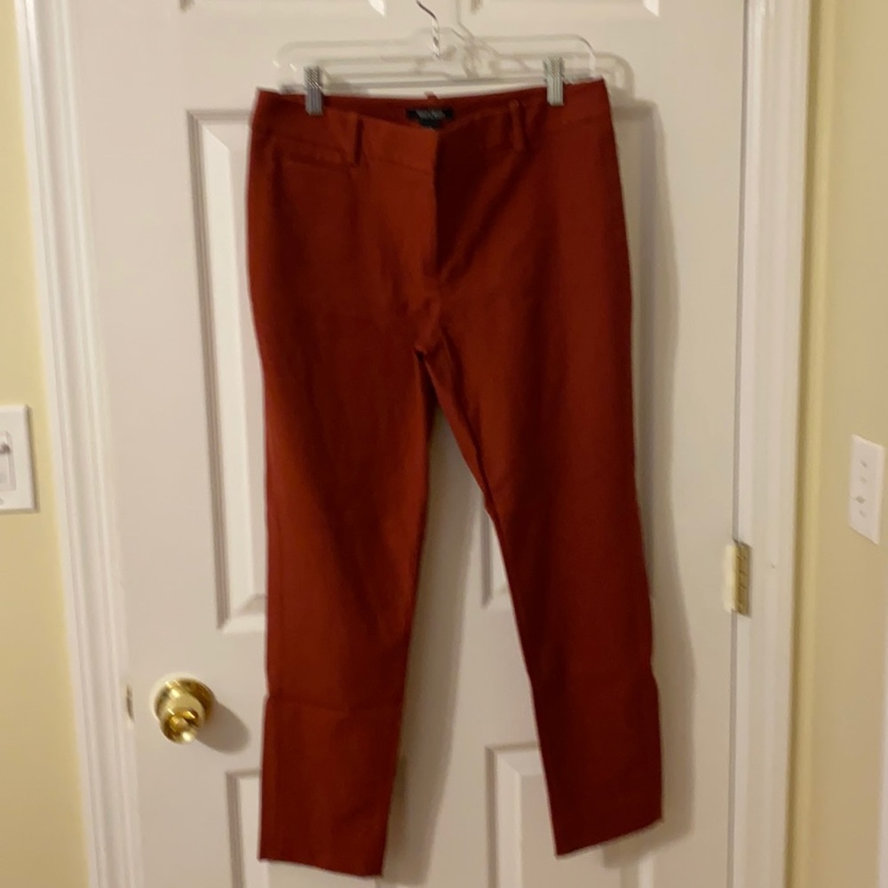 White House Black market slim ankle 8R rust color